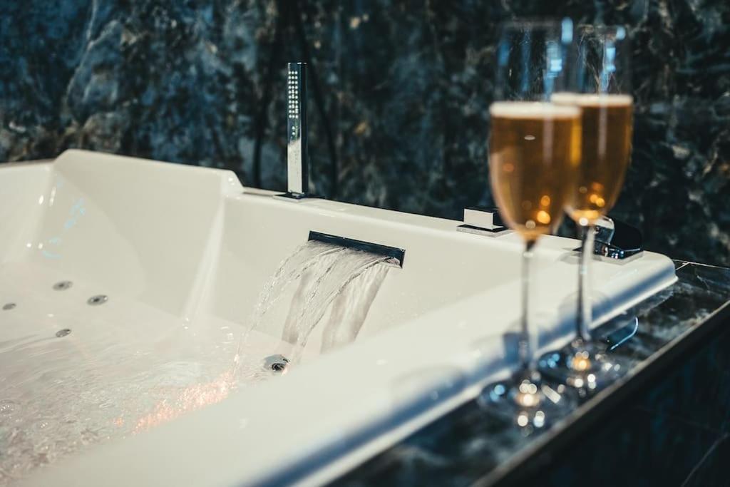 Le Duplex De L'Etoile Home Cinema Jacuzzi Et Sauna Privatif Longmesnil エクステリア 写真
